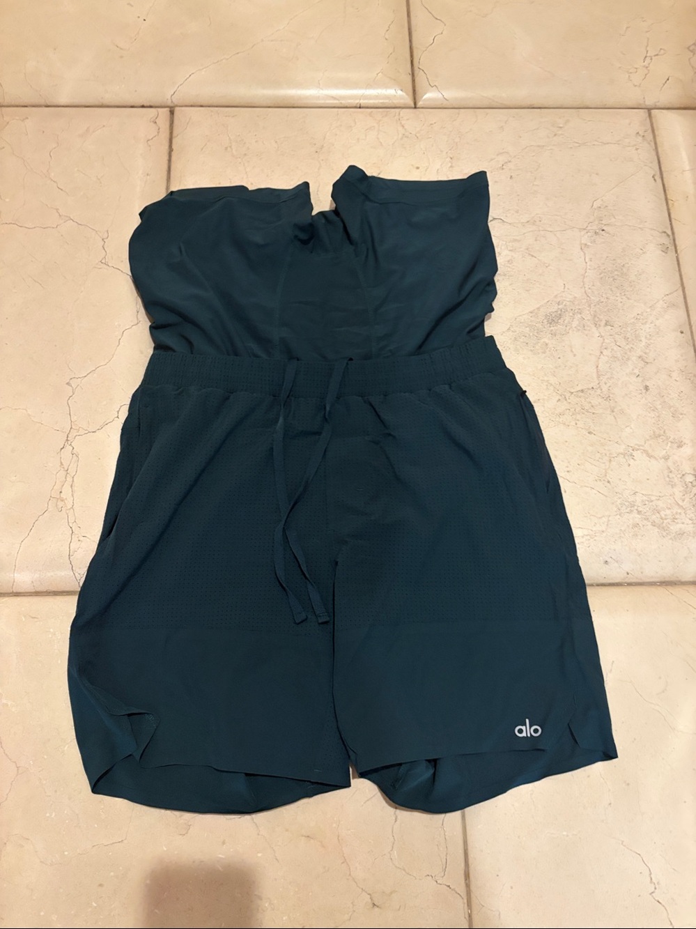 ALO Yoga Men's Forest Green Athletic Shorts - Picture 3 of 4